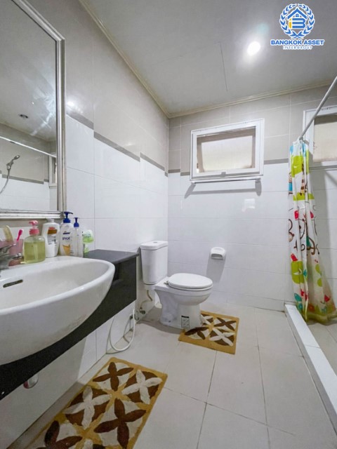 *****บ้านเดี่ยวมือสอง ม.ศุภาลัยการ์เด้นวิลล์ แจ้งวัฒนะ-หลักสี่ เนื้อที่กว่า 71.2 ตร.ว. ฟังก์ชันครบ 4 ห้องนอน 3 ห้องน้ำ 2 ที่จอดรถ บ้านสวย สภาพดีมาก พร้อมเข้าอยู่ แถมฟรี !! เครืองปรับอากาศ 4 เครื่อง+เครื่องทำน้ำอุ่น 2 เครื่อง ตอบโจทย์ทุกครอบครัว บนทำเลเดินทางสะดวก เข้าสู่ใจกลางเมืองได้อย่างสะดวกสบาย ใกล้ทางด่วนศรีสมานและรถไฟฟ้าสายสีแดง สถานีดอนเมือง